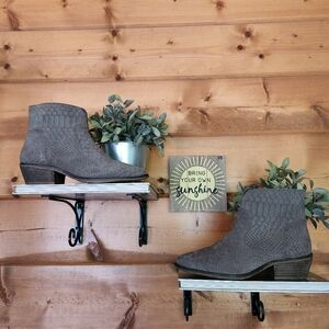 Diba True Cool Wind Suede Leather Snake Embossed Heel Ankle Booties Boot Sz 6.5M